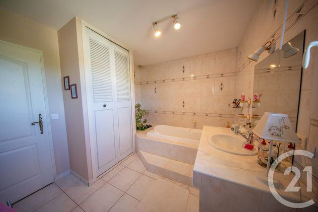 maison à vendre - 7 pièces - 190.0 m2 - LE TAILLAN MEDOC - 33 - AQUITAINE - Century 21 Kadima