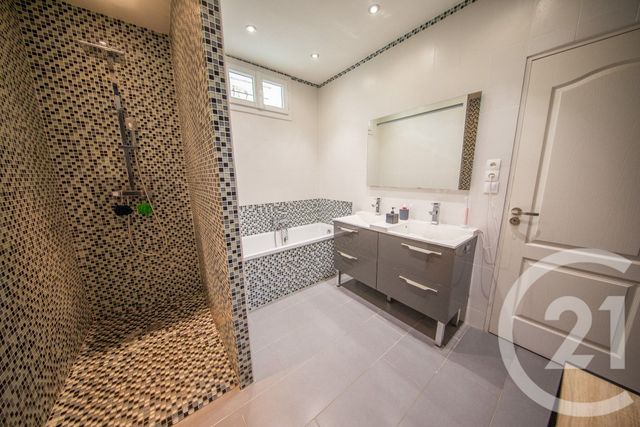 maison à vendre - 5 pièces - 127.24 m2 - ST MEDARD EN JALLES - 33 - AQUITAINE - Century 21 Kadima