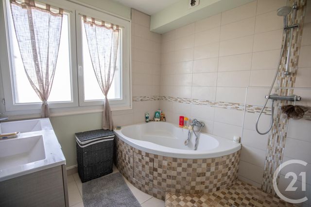 Afficher la photo en grand Appartement F5 à vendre - 5 pièces - 87.39 m2 - ST MEDARD EN JALLES - 33 - AQUITAINE - Century 21 Kadima