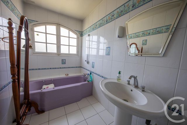 maison à vendre - 8 pièces - 155.19 m2 - ST MEDARD EN JALLES - 33 - AQUITAINE - Century 21 Kadima