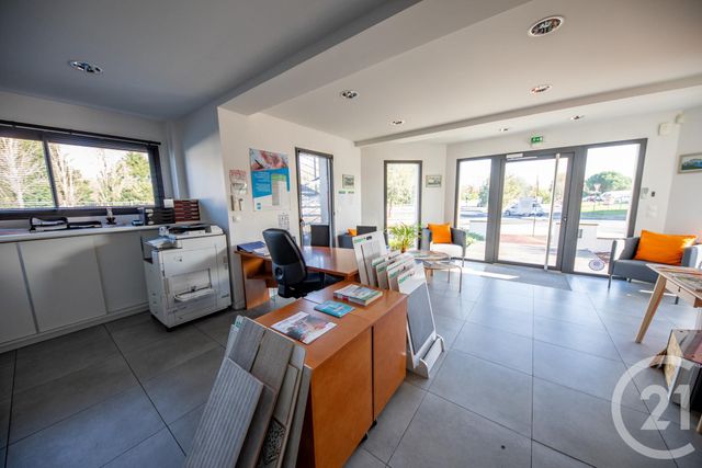 Afficher la photo en grand commerce à vendre - 144.18 m2 - ST MEDARD EN JALLES - 33 - AQUITAINE - Century 21 Kadima