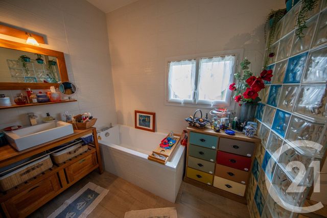 maison à vendre - 5 pièces - 136.98 m2 - ST MEDARD EN JALLES - 33 - AQUITAINE - Century 21 Kadima