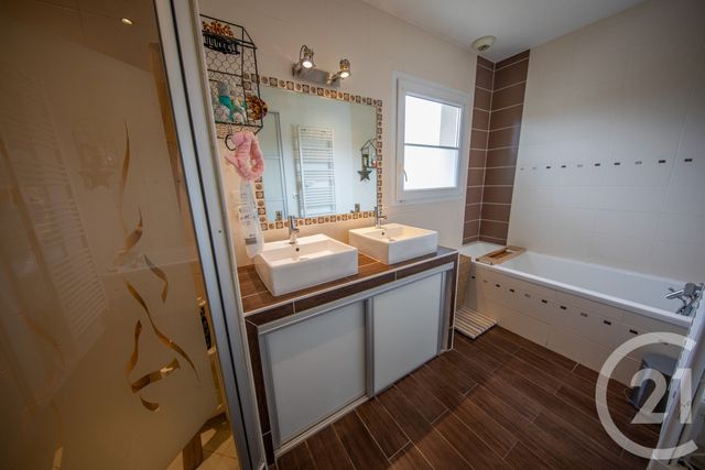 maison à vendre - 6 pièces - 141.52 m2 - ST MEDARD EN JALLES - 33 - AQUITAINE - Century 21 Kadima