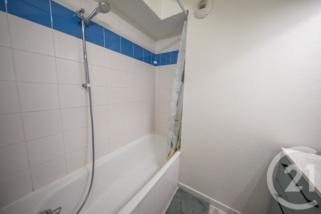 Appartement F2 à vendre - 3 pièces - 70.78 m2 - LE HAILLAN - 33 - AQUITAINE - Century 21 Kadima