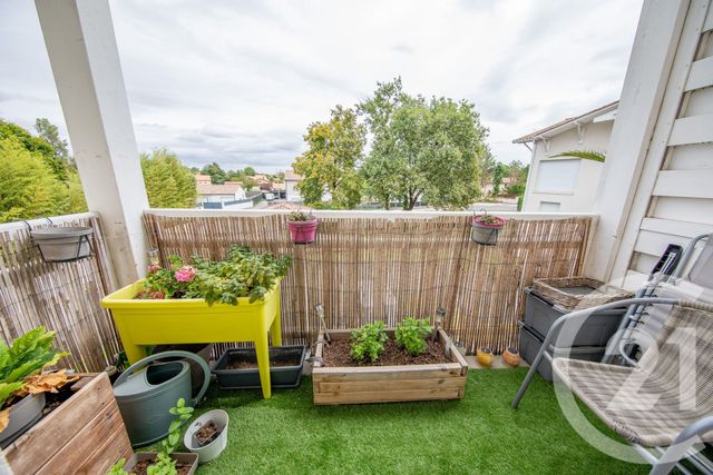 Appartement F2 à vendre - 3 pièces - 70.78 m2 - LE HAILLAN - 33 - AQUITAINE - Century 21 Kadima