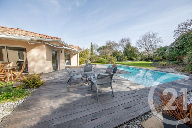 maison à vendre - 6 pièces - 131.7 m2 - ST MEDARD EN JALLES - 33 - AQUITAINE - Century 21 Kadima