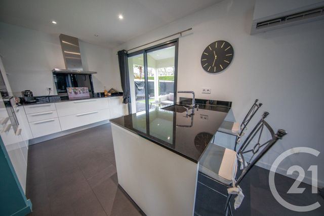 maison à vendre - 6 pièces - 147.3 m2 - ST MEDARD EN JALLES - 33 - AQUITAINE - Century 21 Kadima