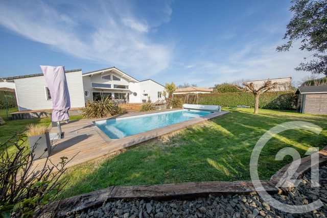 maison à vendre - 7 pièces - 170.09 m2 - ST AUBIN DE MEDOC - 33 - AQUITAINE - Century 21 Kadima