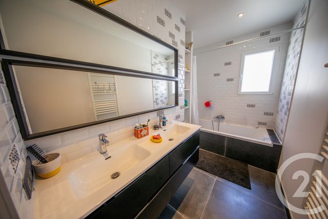 maison à vendre - 6 pièces - 136.94 m2 - ST MEDARD EN JALLES - 33 - AQUITAINE - Century 21 Kadima