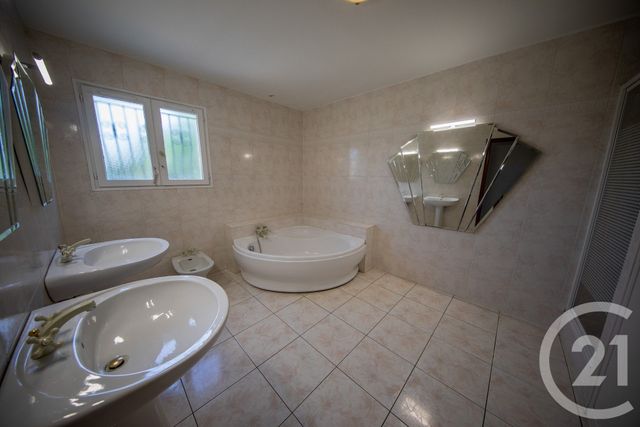 maison à vendre - 5 pièces - 141.0 m2 - LE TAILLAN MEDOC - 33 - AQUITAINE - Century 21 Kadima