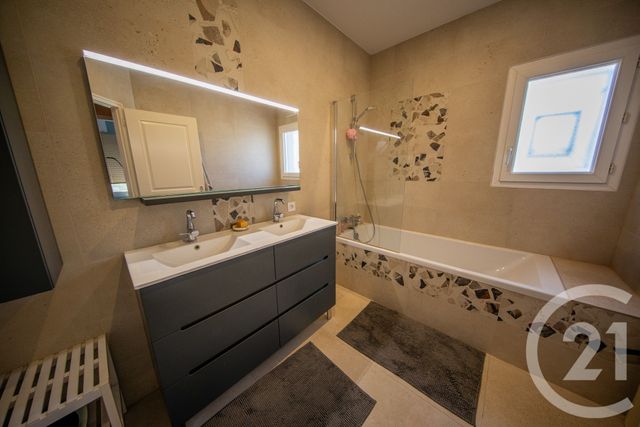 maison à vendre - 6 pièces - 133.14 m2 - LE TAILLAN MEDOC - 33 - AQUITAINE - Century 21 Kadima