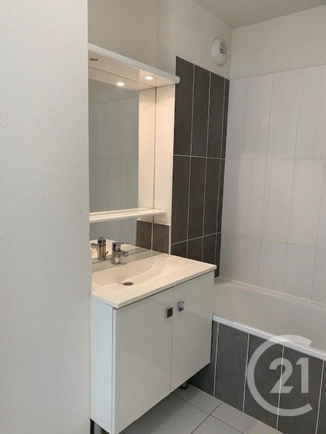 Appartement F3 à vendre - 3 pièces - 56.3 m2 - PAREMPUYRE - 33 - AQUITAINE - Century 21 Kadima