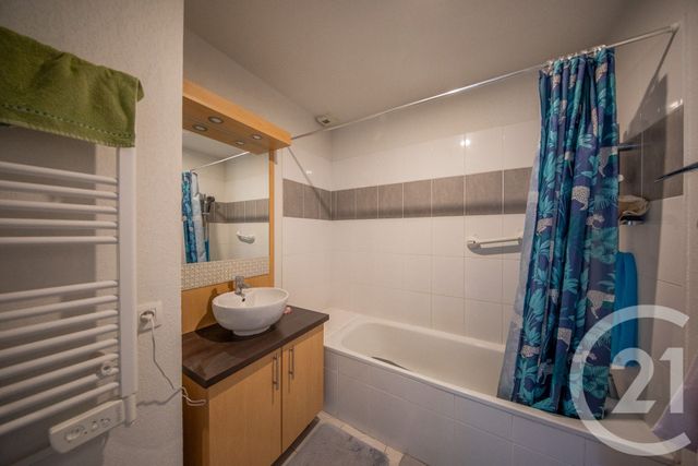 Appartement T2 à vendre - 3 pièces - 55.77 m2 - ST MEDARD EN JALLES - 33 - AQUITAINE - Century 21 Kadima